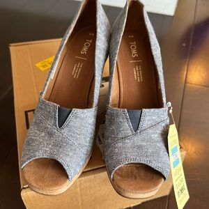 WMN TOMS NWT classic Navy Slub Chambray peep toe cork wedge shoes